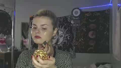 Miss Venus online show from November 11, 2:25 pm