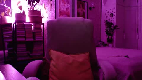 Snapshot of veronica_jayden chatting on October 7, 5:28 pm Miss Veronica online show from October 7, 5:28 pm