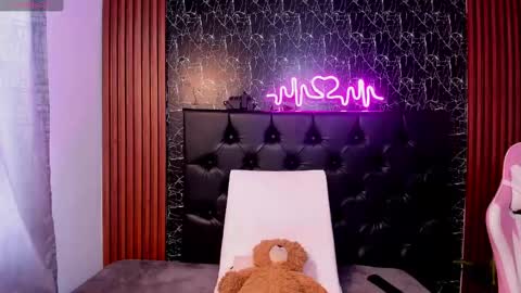 Snapshot of vichy_evans chatting on January 27, 7:03 pm Vichy  Everyday From 1400 to 2130 Col Time online show from January 27, 7:03 pm