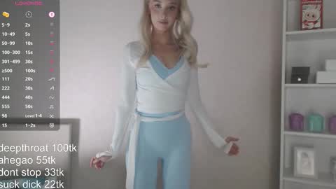Snapshot of vickyfuckingdoll chatting on October 23, 11:11 pm vickyfuckingdoll online show from October 23, 11:11 pm