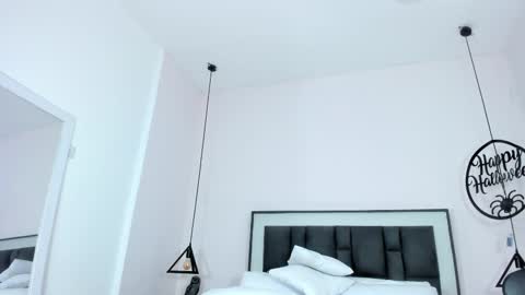 valentina online show from November 6, 11:49 am