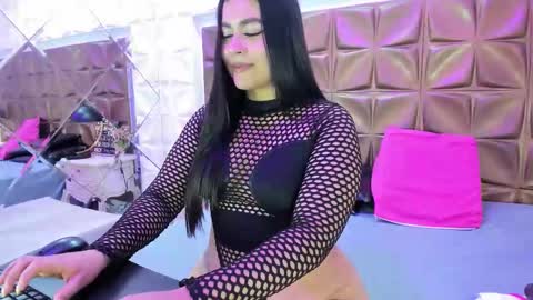 Victoria online show from November 8, 8:58 pm