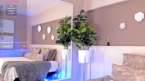 Victoria Shelby  online show from October 29, 12:42 pm