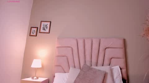Snapshot of viictoria_becker chatting on September 18, 11:42 am Victoria  online show from September 18, 11:42 am