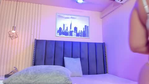 Viiolett online show from February 12, 7:59 pm