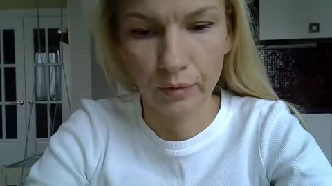 Snapshot of viki_loun5 chatting on October 22, 9:47 am viki_loun5 online show from October 22, 9:47 am