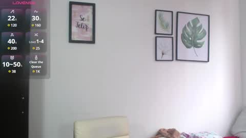 Snapshot of viki_mom chatting on January 25, 4:42 pm Viki Mom  online show from January 25, 4:42 pm
