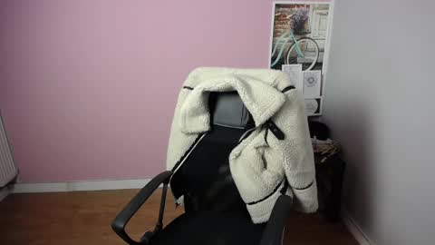 Snapshot of viktoria_lovely chatting on February 19, 6:11 am viktoria_lovely online show from February 19, 6:11 am