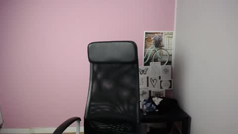 Snapshot of viktoria_lovely chatting on September 19, 8:13 am viktoria_lovely online show from September 19, 8:13 am