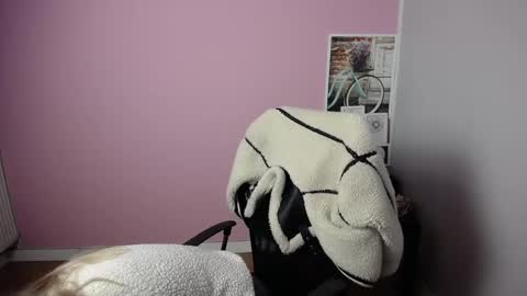 Snapshot of viktoria_lovely chatting on February 18, 6:04 am viktoria_lovely online show from February 18, 6:04 am