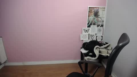 Snapshot of viktoria_lovely chatting on January 18, 9:34 am viktoria_lovely online show from January 18, 9:34 am