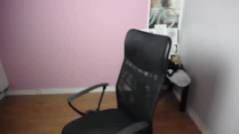 Snapshot of viktoria_lovely chatting on December 17, 6:13 am viktoria_lovely online show from December 17, 6:13 am