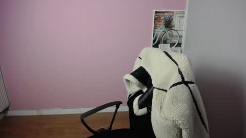 Snapshot of viktoria_lovely chatting on March 4, 6:15 am viktoria_lovely online show from March 4, 6:15 am