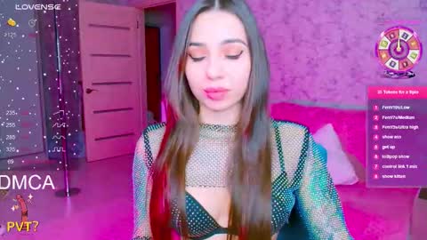 Vinkiepinkie online show from December 5, 5:25 pm