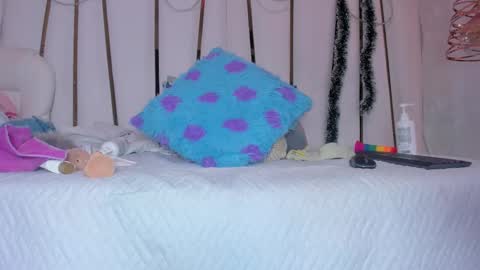 violeet_gray online show from December 22, 12:08 pm