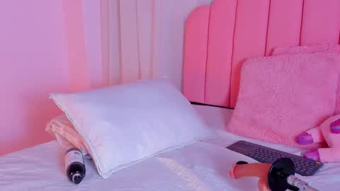 Snapshot of violet_cortez chatting on October 17, 7:28 pm Vio online show from October 17, 7:28 pm