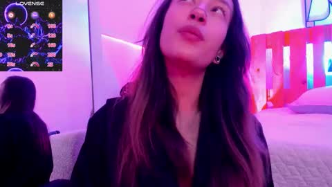 Violet Jones online show from November 1, 4:11 pm