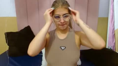 violetalittlee online show from February 2, 4:32 pm