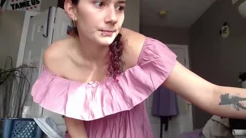 Violet Hooper online show from February 5, 4:15 pm