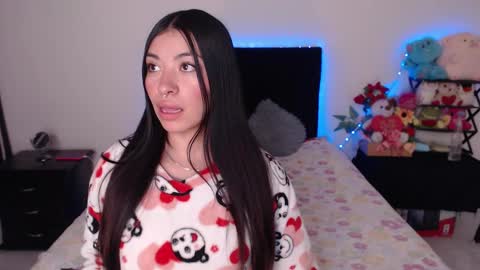 Snapshot of violett_flowers chatting on March 11, 10:53 pm violeta  online show from March 11, 10:53 pm