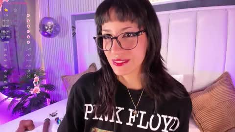 violettacolinss online show from February 25, 11:42 am