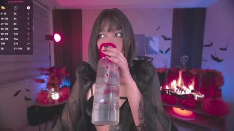 JULIE UWU online show from November 2, 7:06 pm