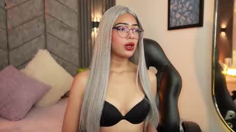 viollettebylyly online show from September 19, 12:26 pm