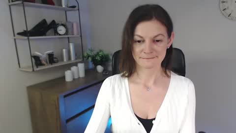 Vivian online show from February 25, 7:52 am