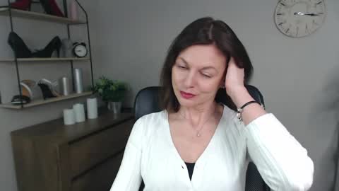 Vivian online show from February 28, 7:58 am