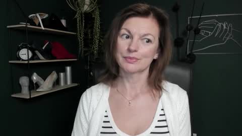 Vivian online show from September 18, 7:07 am