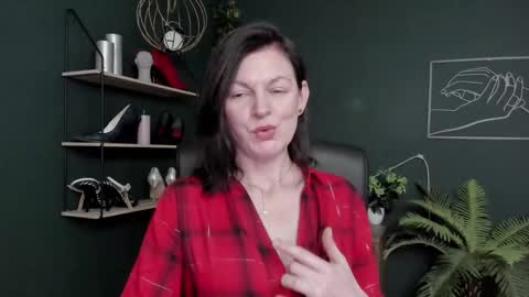 Vivian online show from February 24, 7:51 am