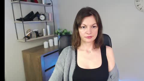 Vivian online show from February 21, 8:17 am