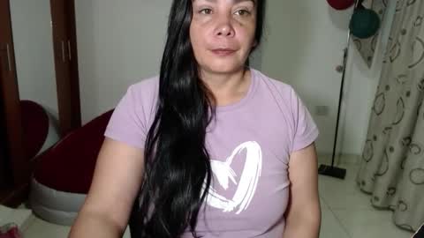 vivian_milf_paint online show from November 26, 11:50 pm