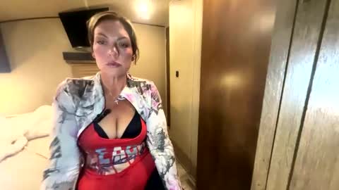 VivianLuxe online show from October 2, 3:33 am