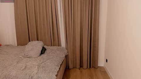 viviannayt online show from November 17, 4:51 pm