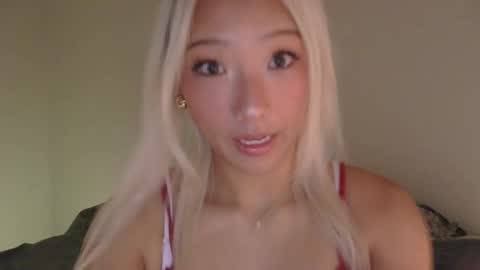 vivianwinters online show from November 5, 12:05 am