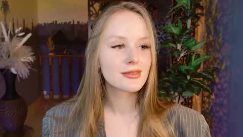 Vivien online show from November 28, 2:09 pm