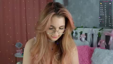 vivyboo111 online show from February 24, 8:07 pm