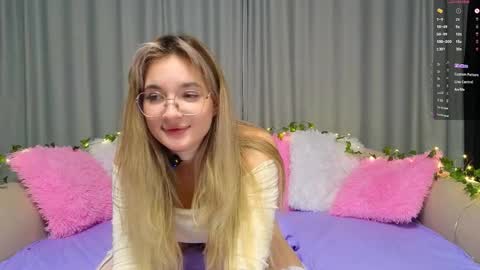 vivyboo111 online show from December 4, 8:31 pm