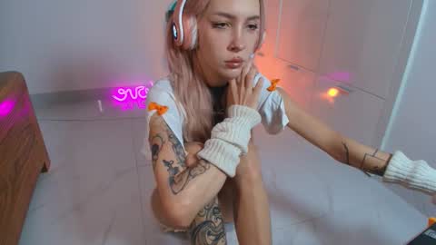 Waifu exe online show from October 24, 5:03 am