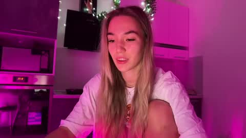 Snapshot of watergirl_ chatting on December 3, 6:57 am Im saving up for a new car help me online show from December 3, 6:57 am