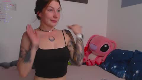 Snapshot of weed_princesss chatting on September 13, 12:24 pm  moon  online show from September 13, 12:24 pm