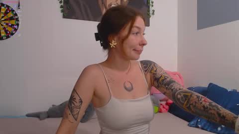 Snapshot of weed_princesss chatting on September 14, 12:58 pm  moon  online show from September 14, 12:58 pm