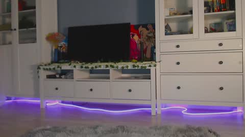 Snapshot of weed_princesss chatting on December 13, 8:04 pm  moon  online show from December 13, 8:04 pm