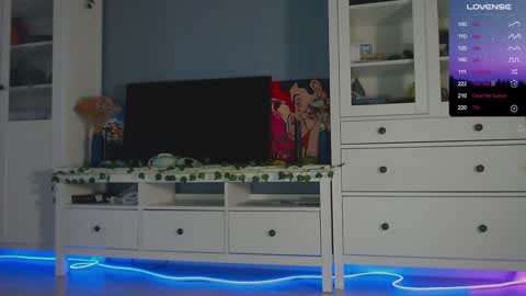 Snapshot of weed_princesss chatting on December 18, 12:51 pm  moon  online show from December 18, 12:51 pm