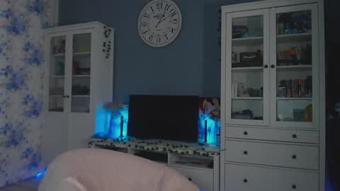 Snapshot of weed_princesss chatting on January 23, 12:09 pm  moon  online show from January 23, 12:09 pm