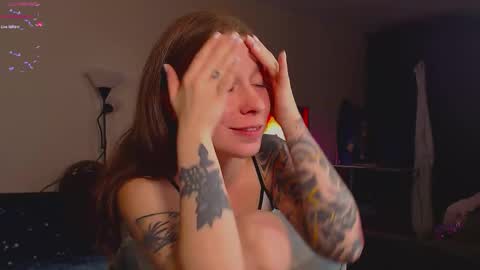 Snapshot of weed_princesss chatting on October 31, 12:45 am  moon  online show from October 31, 12:45 am