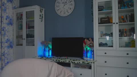 Snapshot of weed_princesss chatting on January 31, 11:56 am  moon  online show from January 31, 11:56 am