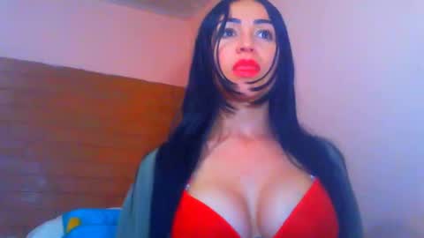 TaTis online show from December 6, 4:38 pm