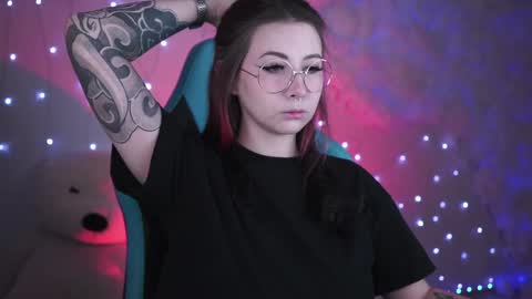 little girl who is always rightLisa online show from December 12, 2:15 am